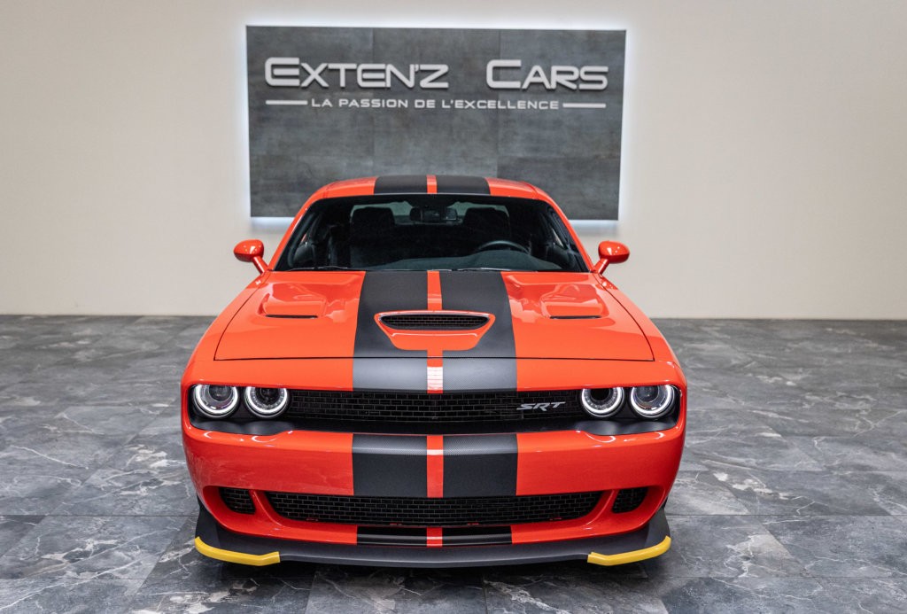 Dodge Challenger HellCat face