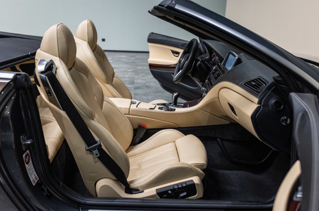 M6 Cabriolet Competition Interieur 19
