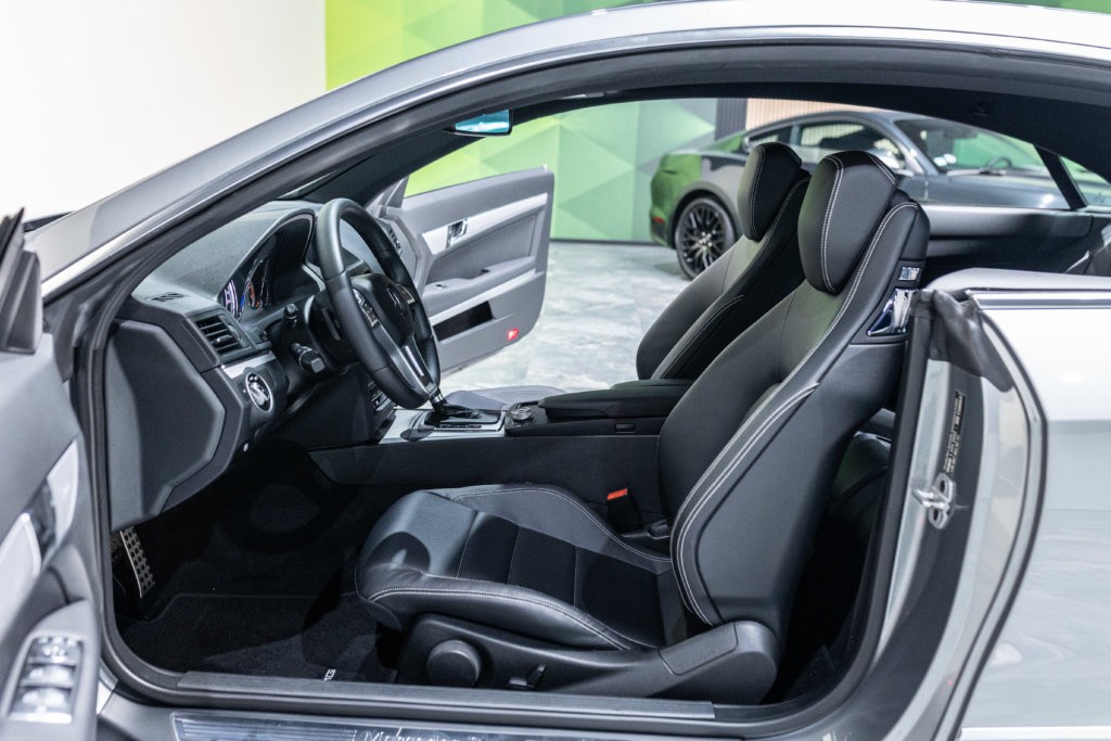 Mercedes E350 Grise Interieur 10