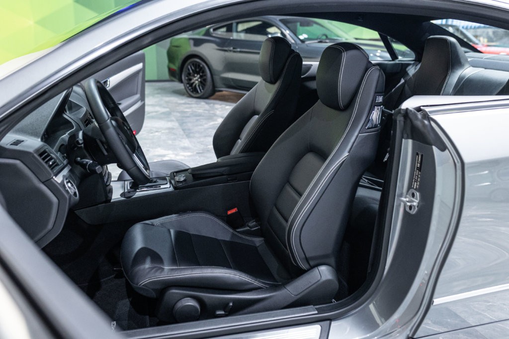 Mercedes E350 Grise Interieur 11