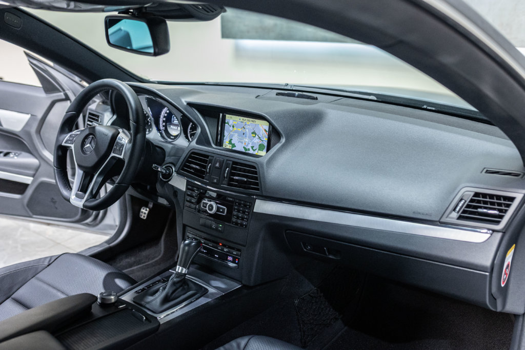 Mercedes E350 Grise Interieur 15