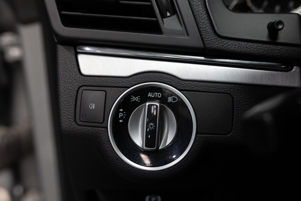 Mercedes E350 Grise Interieur 20