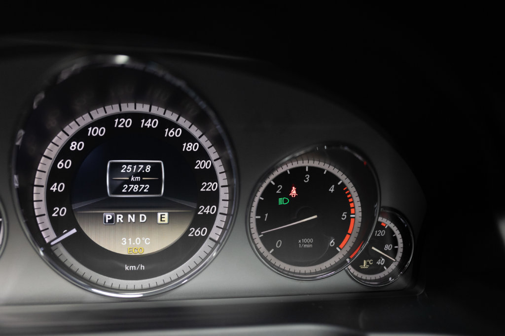 Mercedes E350 Grise Interieur 22