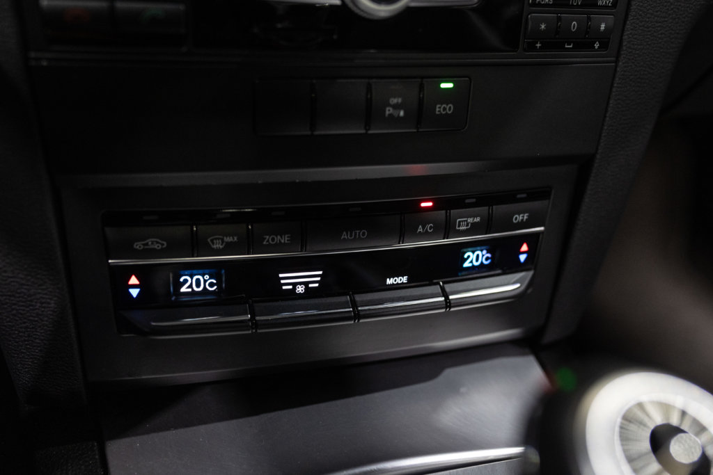 Mercedes E350 Grise Interieur 27