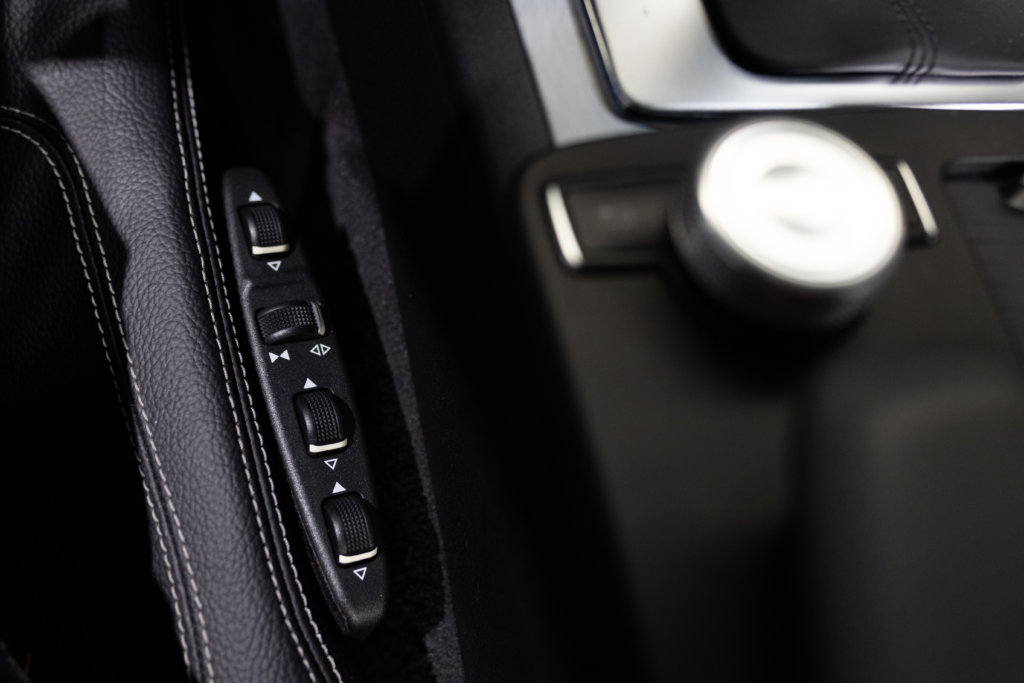 Mercedes E350 Grise Interieur 31