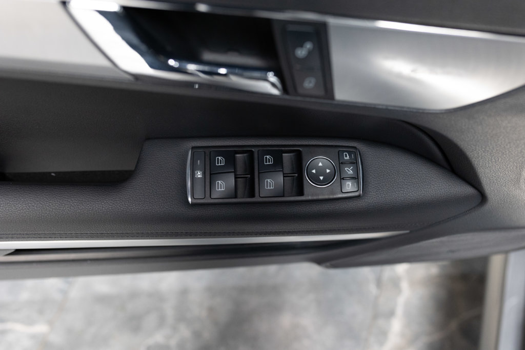 Mercedes E350 Grise Interieur 4