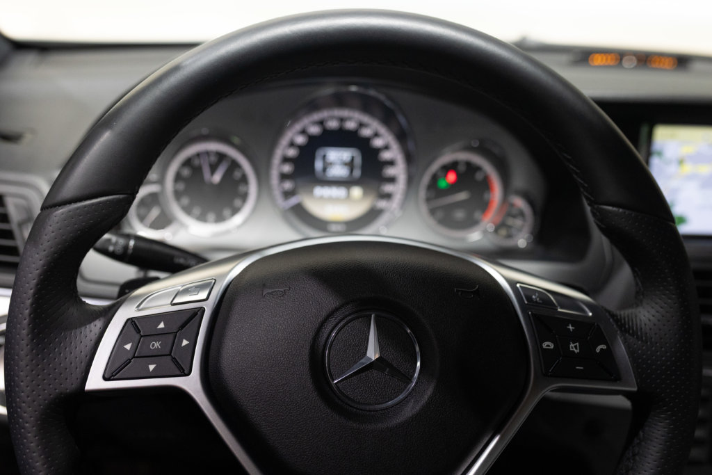 Mercedes E350 Grise Interieur 40