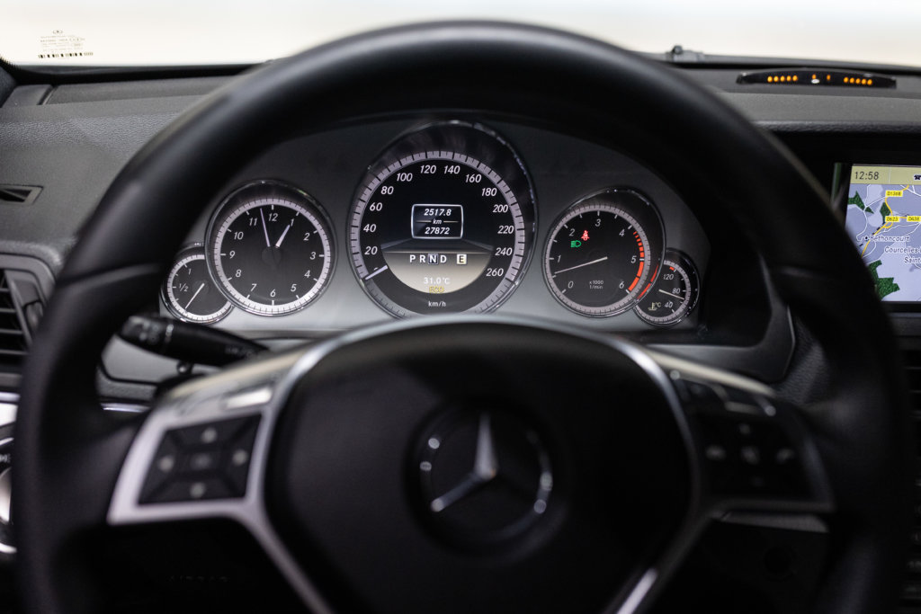 Mercedes E350 Grise Interieur 41