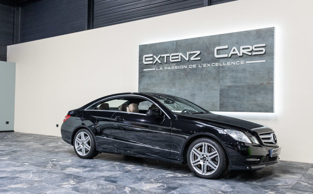 Mercedes E500 Noir Int Blanc 3-4