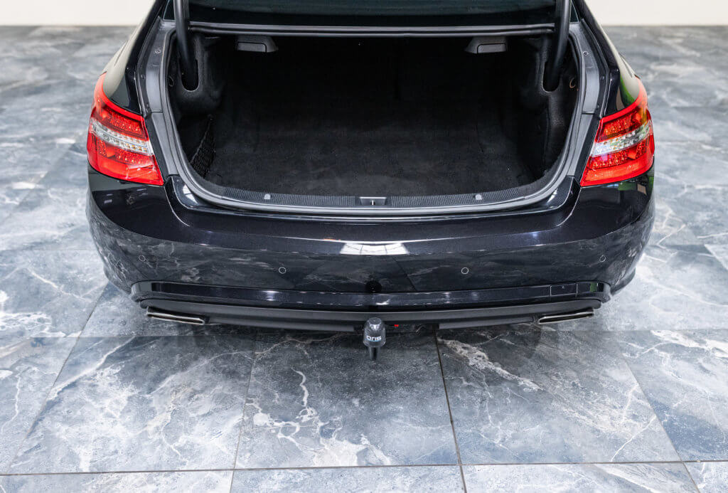 Mercedes E500 Noir Int Blanc Attelage