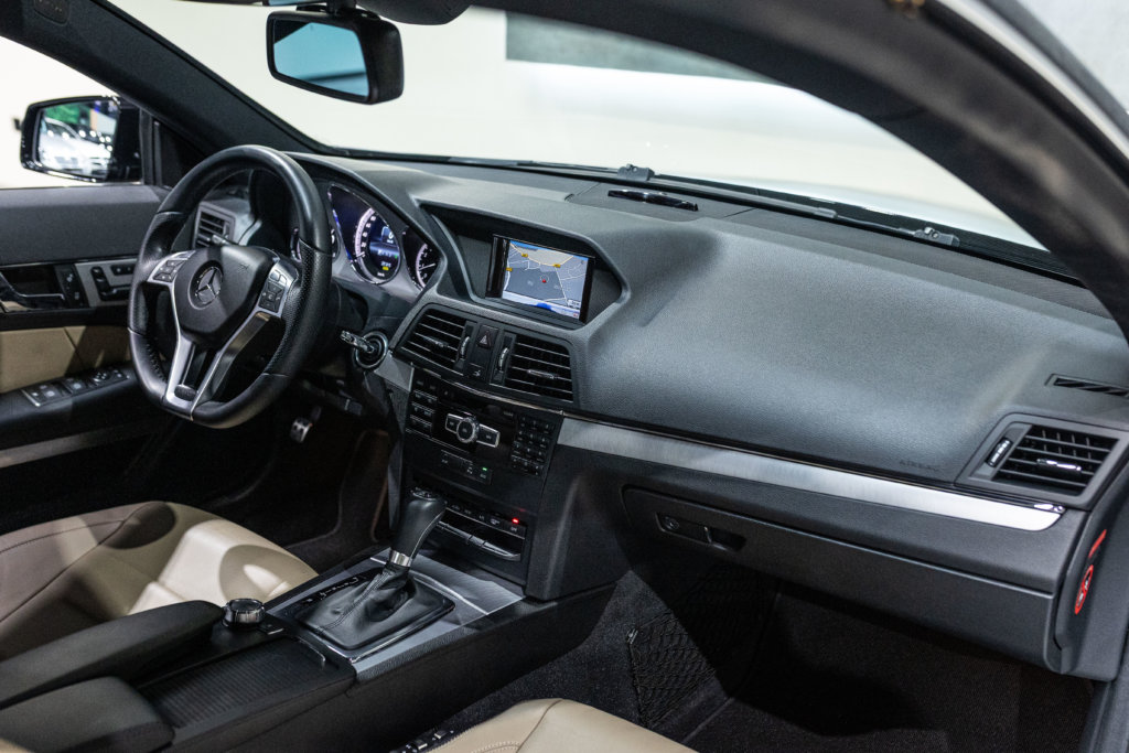 Mercedes E500 Noir Int Blanc Interieur 10