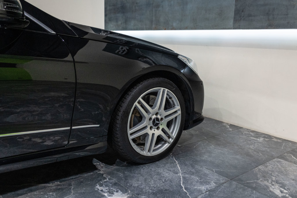 Mercedes E500 Noir Int Blanc Interieur 11