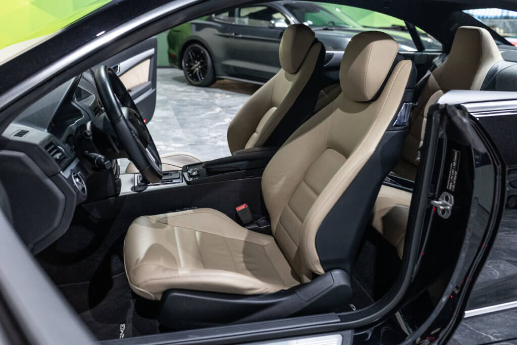 Mercedes E500 Noir Int Blanc Interieur 14