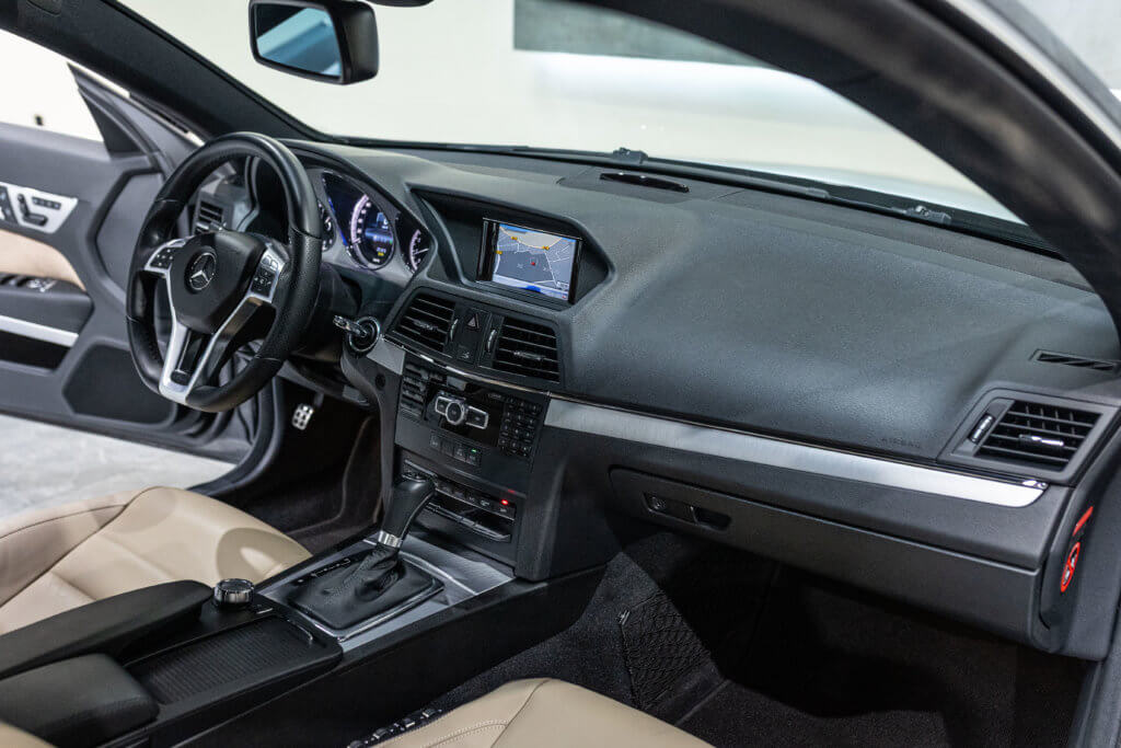 Mercedes E500 Noir Int Blanc Interieur 18