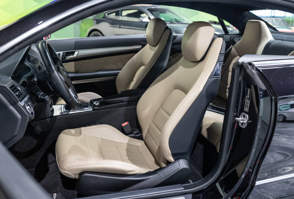 Mercedes E500 Noir Int Blanc Interieur 2
