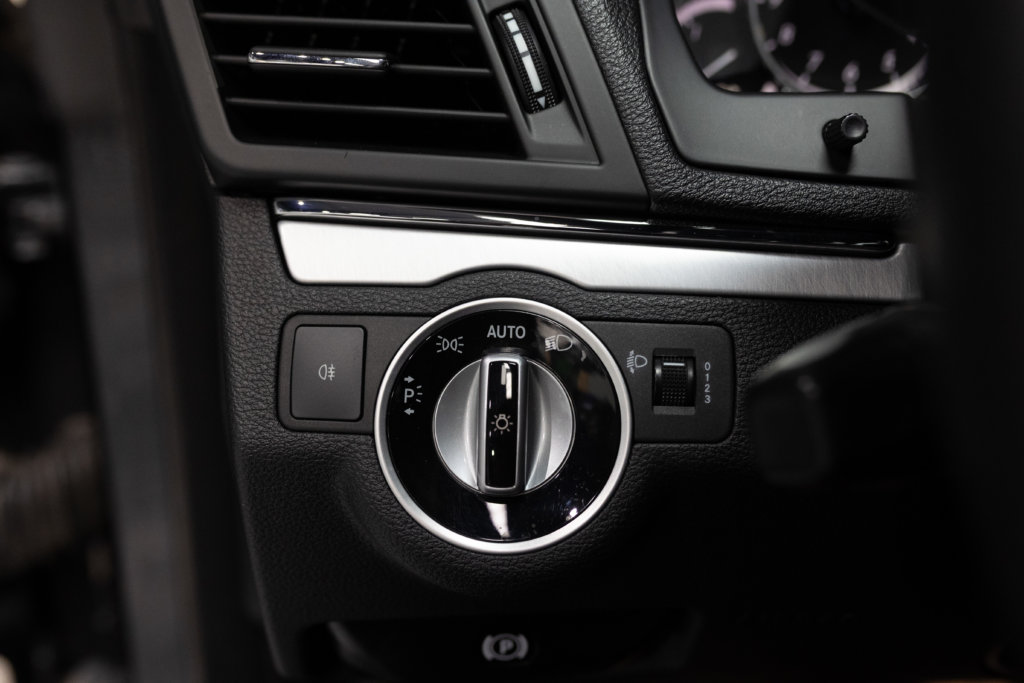 Mercedes E500 Noir Int Blanc Interieur 21
