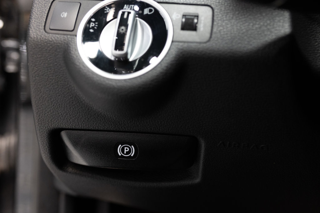 Mercedes E500 Noir Int Blanc Interieur 22