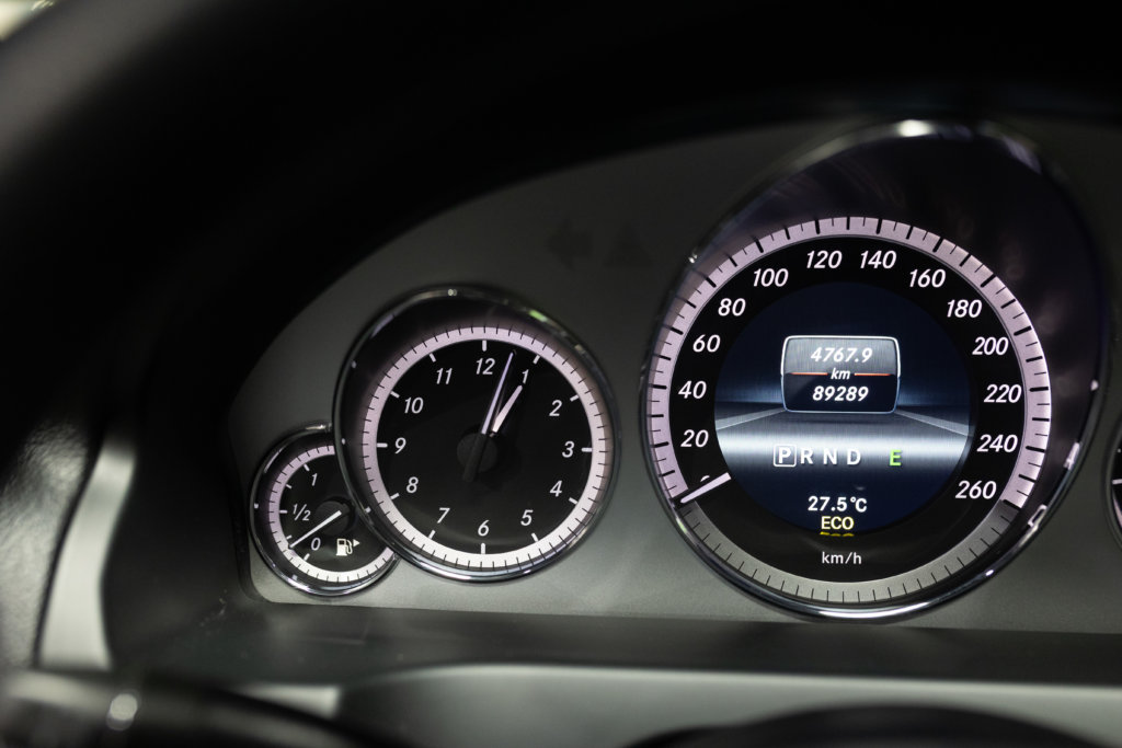 Mercedes E500 Noir Int Blanc Interieur 23
