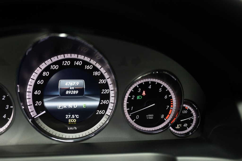 Mercedes E500 Noir Int Blanc Interieur 24