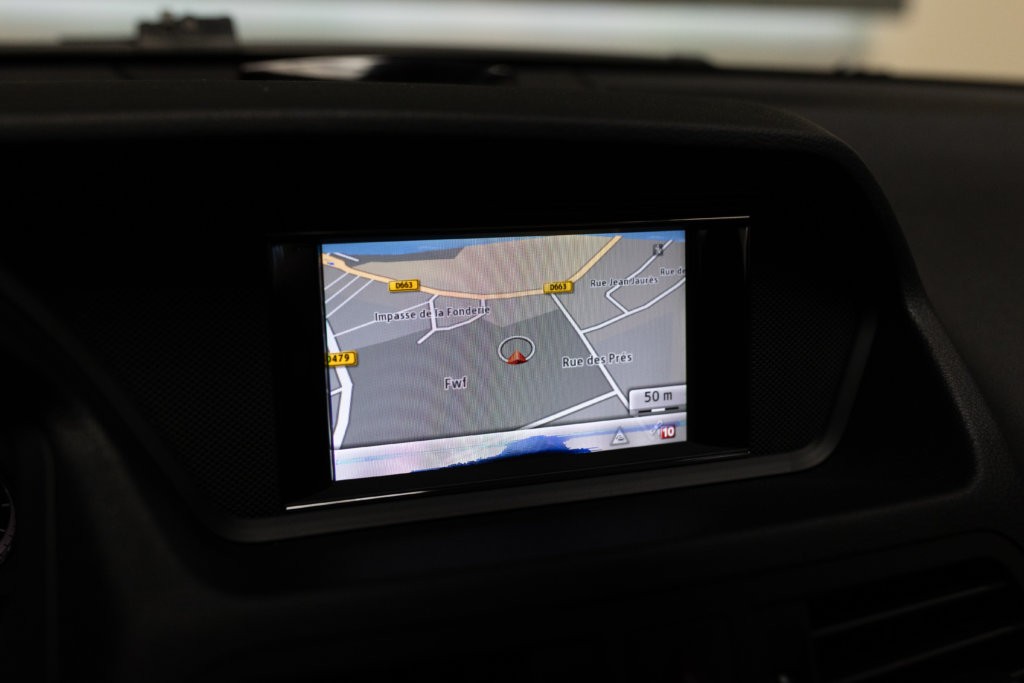 Mercedes E500 Noir Int Blanc Interieur 25
