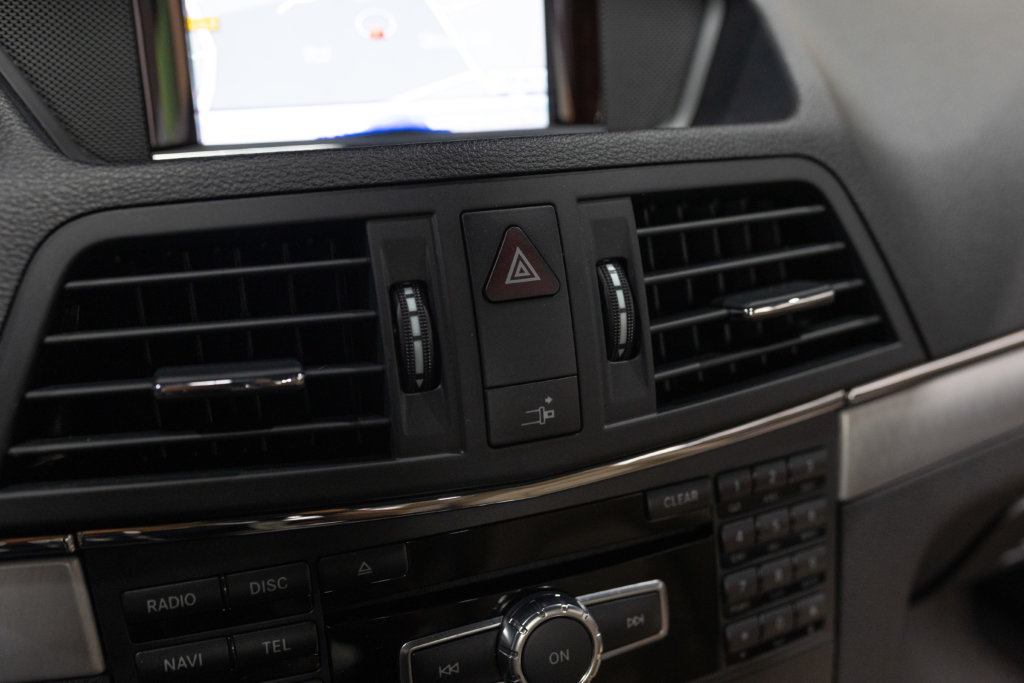 Mercedes E500 Noir Int Blanc Interieur 26