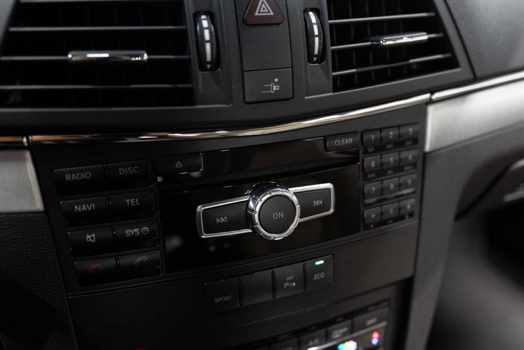 Mercedes E500 Noir Int Blanc Interieur 27