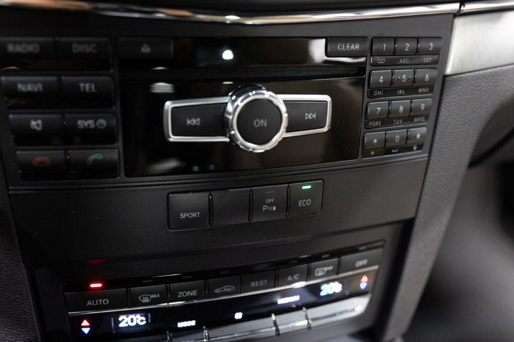 Mercedes E500 Noir Int Blanc Interieur 28