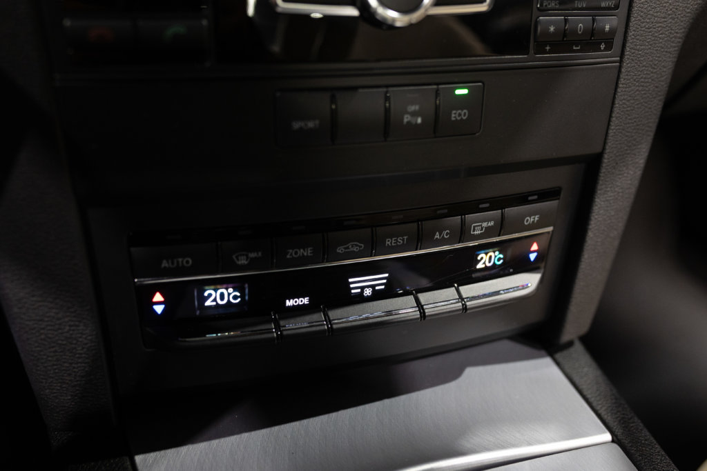 Mercedes E500 Noir Int Blanc Interieur 29