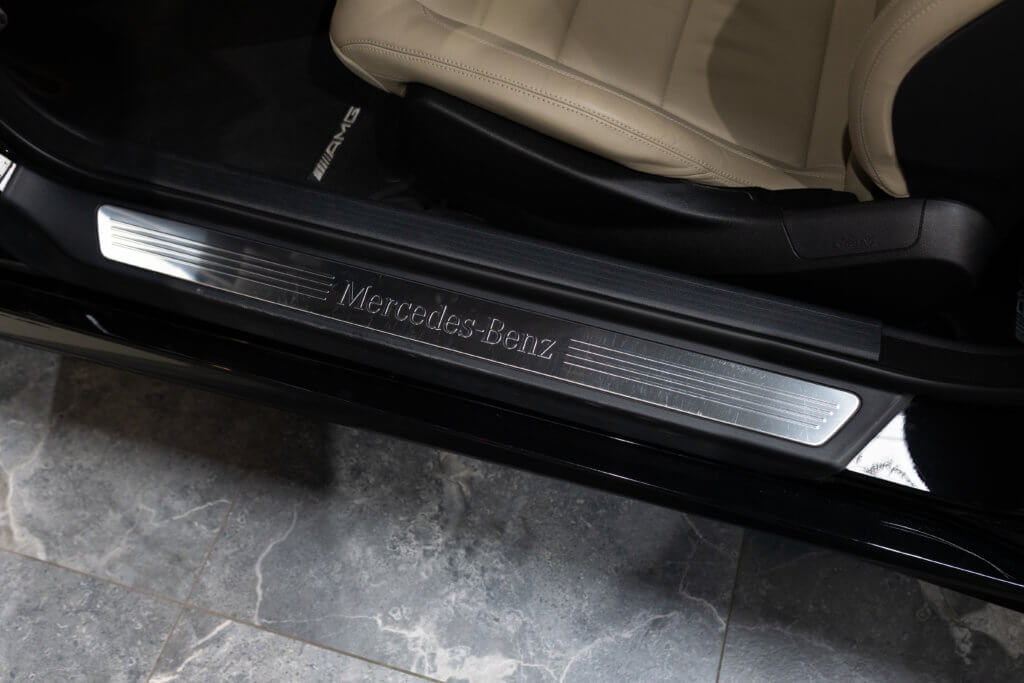 Mercedes E500 Noir Int Blanc Interieur 3
