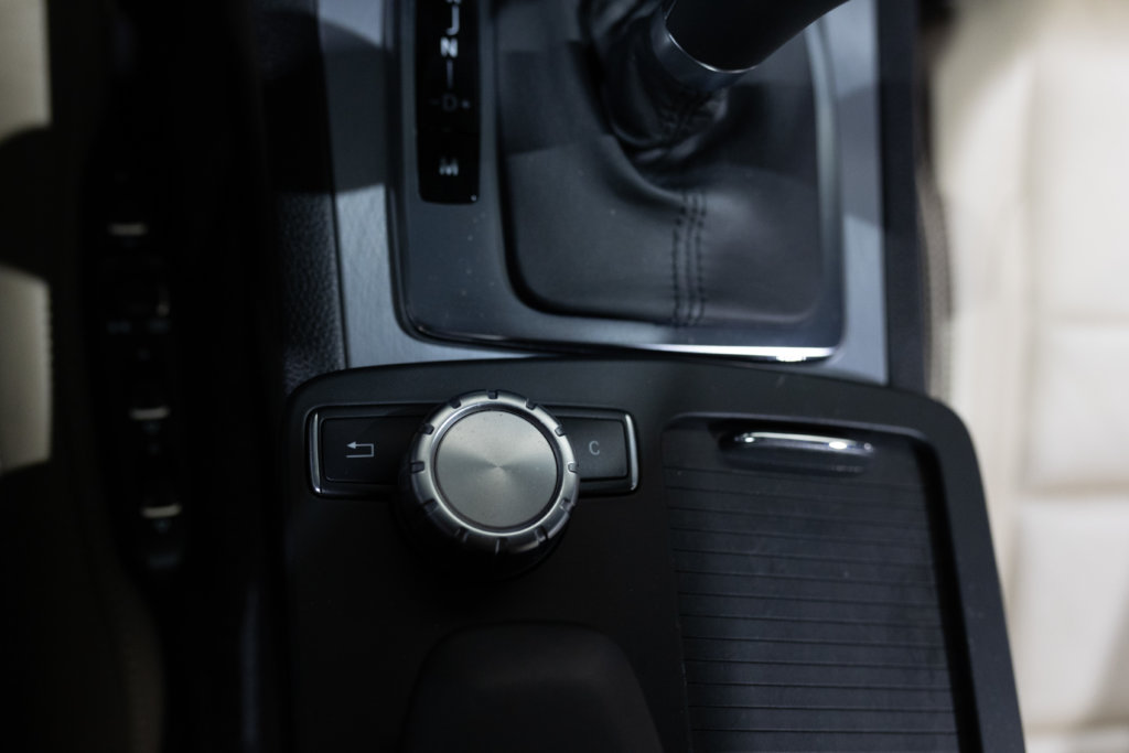 Mercedes E500 Noir Int Blanc Interieur 33