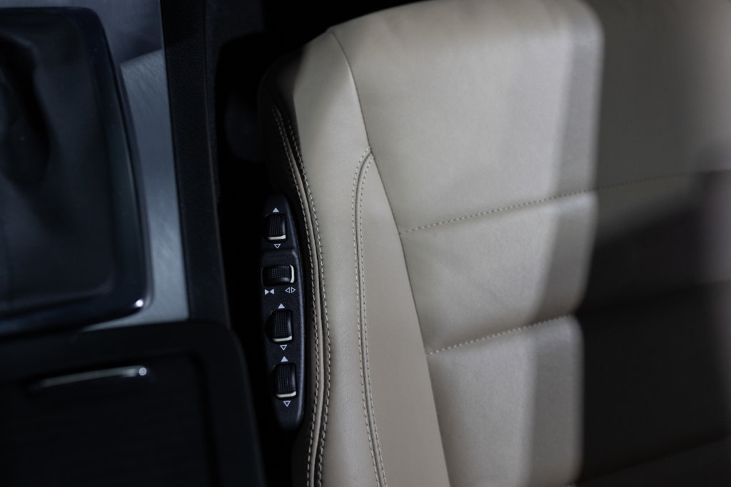 Mercedes E500 Noir Int Blanc Interieur 35