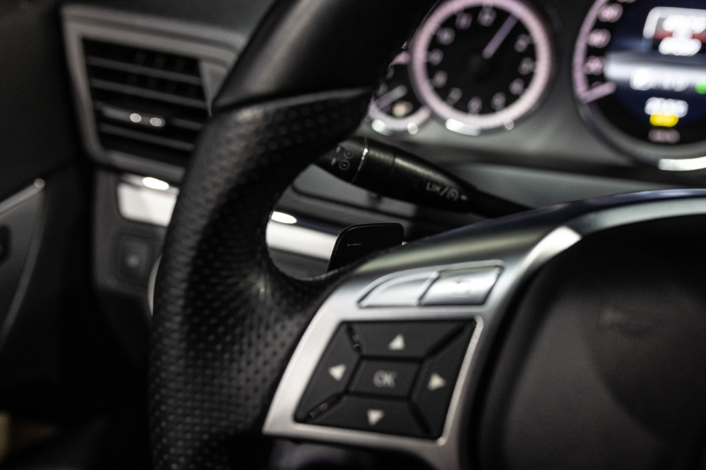 Mercedes E500 Noir Int Blanc Interieur 37
