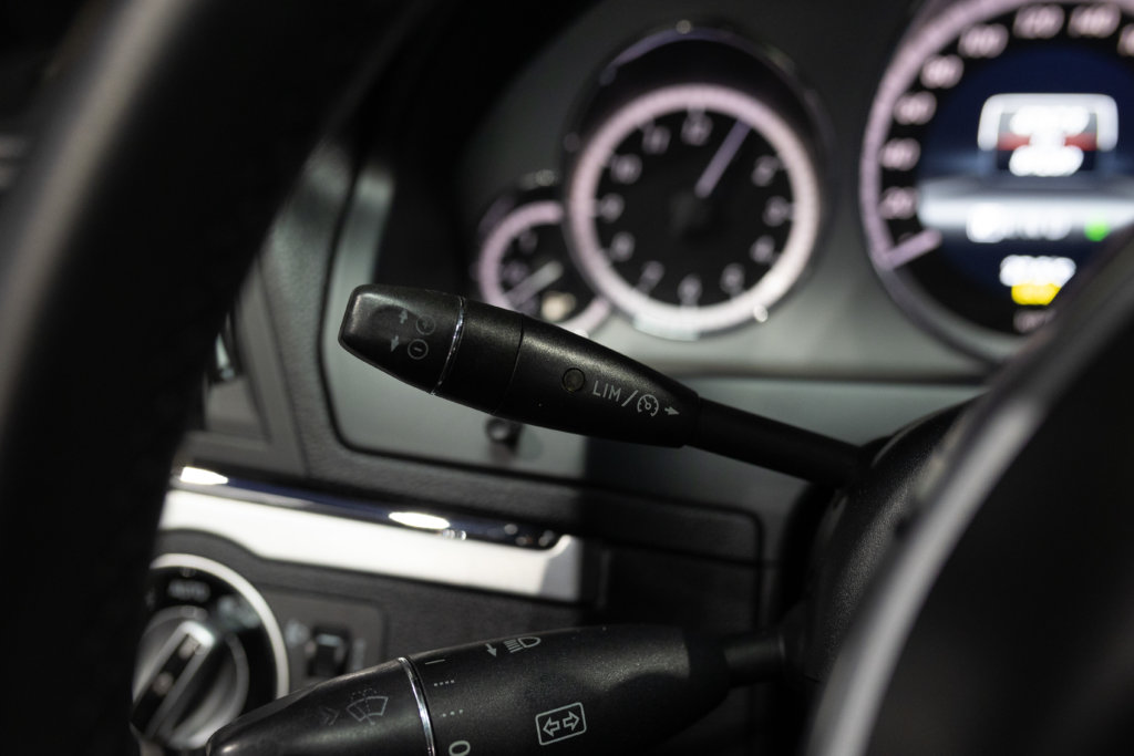 Mercedes E500 Noir Int Blanc Interieur 38