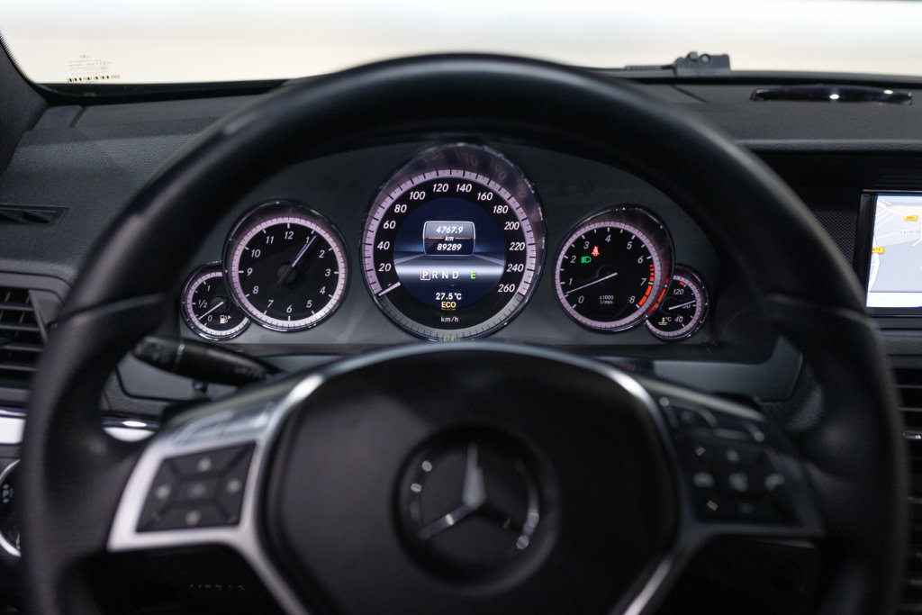 Mercedes E500 Noir Int Blanc Interieur 40