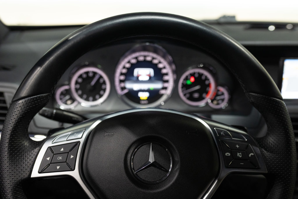 Mercedes E500 Noir Int Blanc Interieur 41