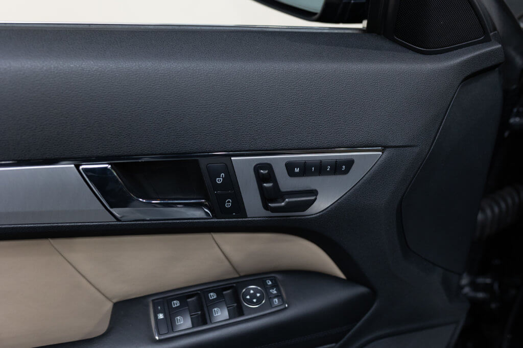 Mercedes E500 Noir Int Blanc Interieur 5