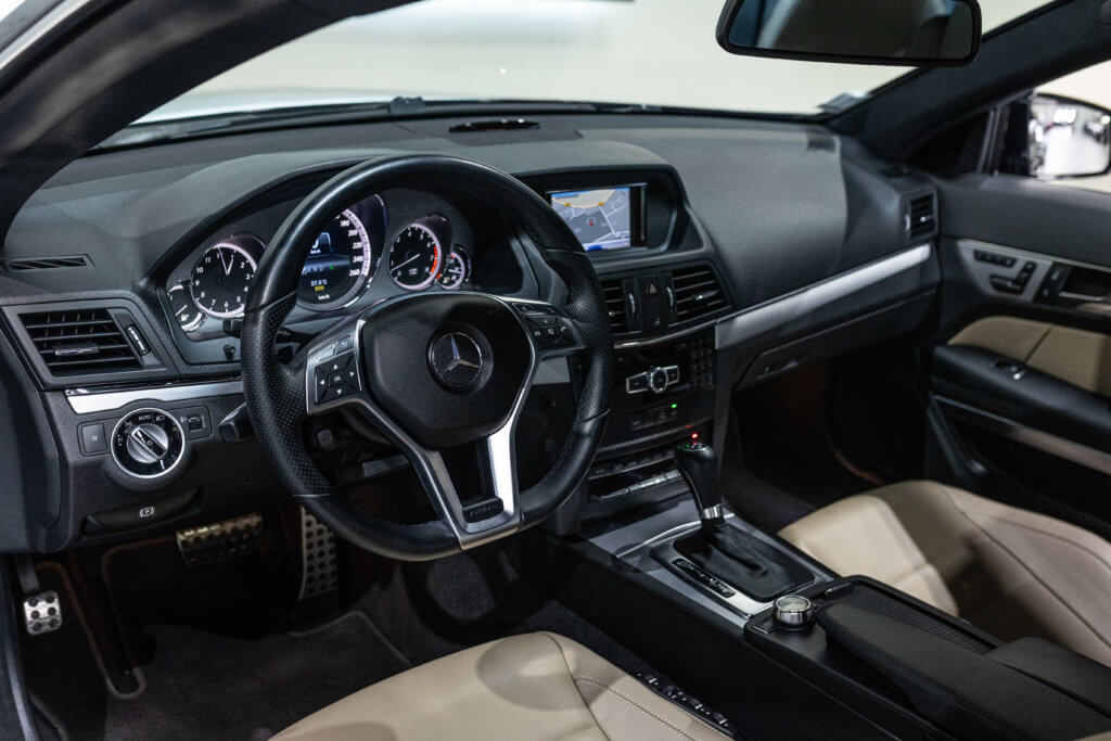 Mercedes E500 Noir Int Blanc Interieur 6