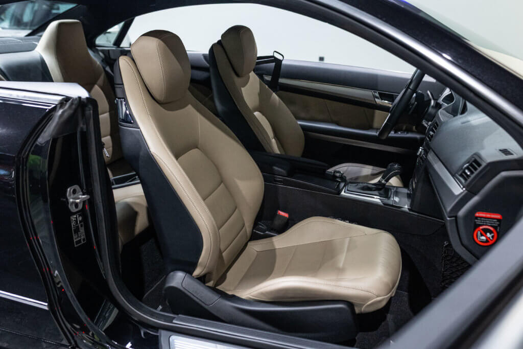 Mercedes E500 Noir Int Blanc Interieur 8
