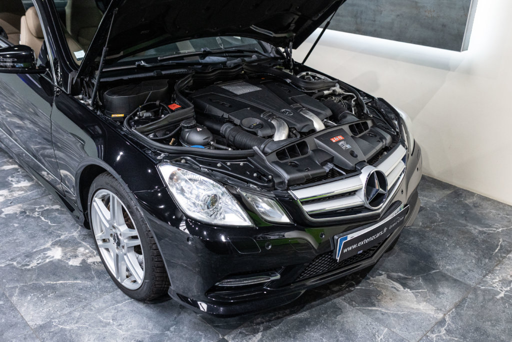 Mercedes E500 Noir Int Blanc Moteur