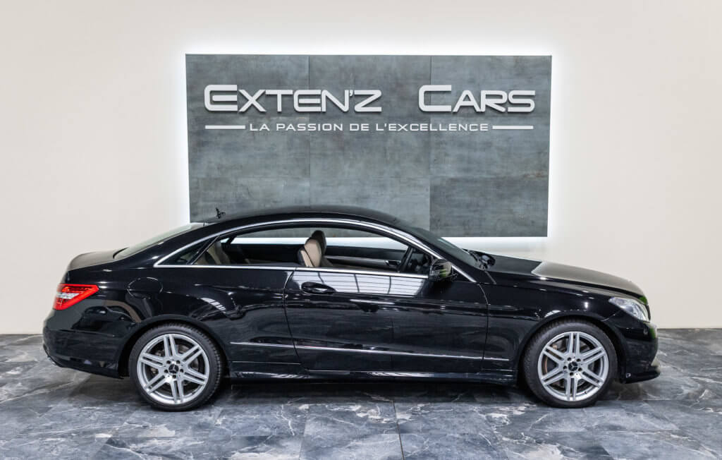Mercedes E500 Noir Int Blanc lateral