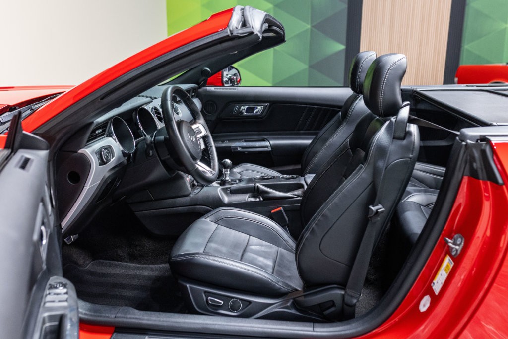 Mustang Rougre Cab Sync 2 Meca Interieur