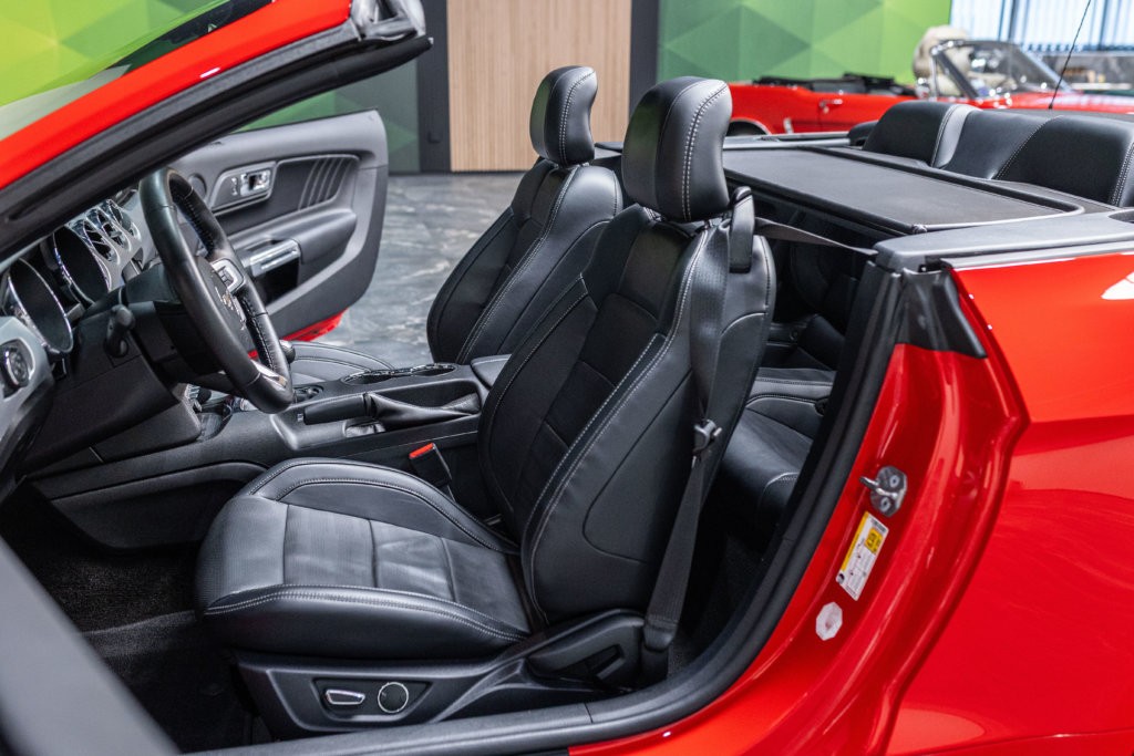 Mustang Rougre Cab Sync 2 Meca Interieur 14