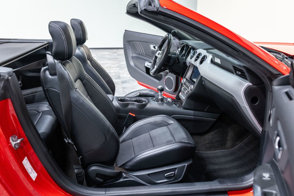 Mustang Rougre Cab Sync 2 Meca Interieur 16