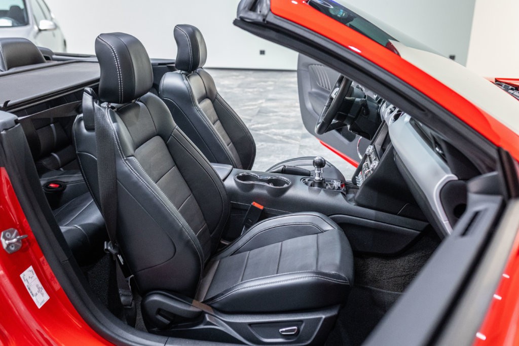 Mustang Rougre Cab Sync 2 Meca Interieur 17
