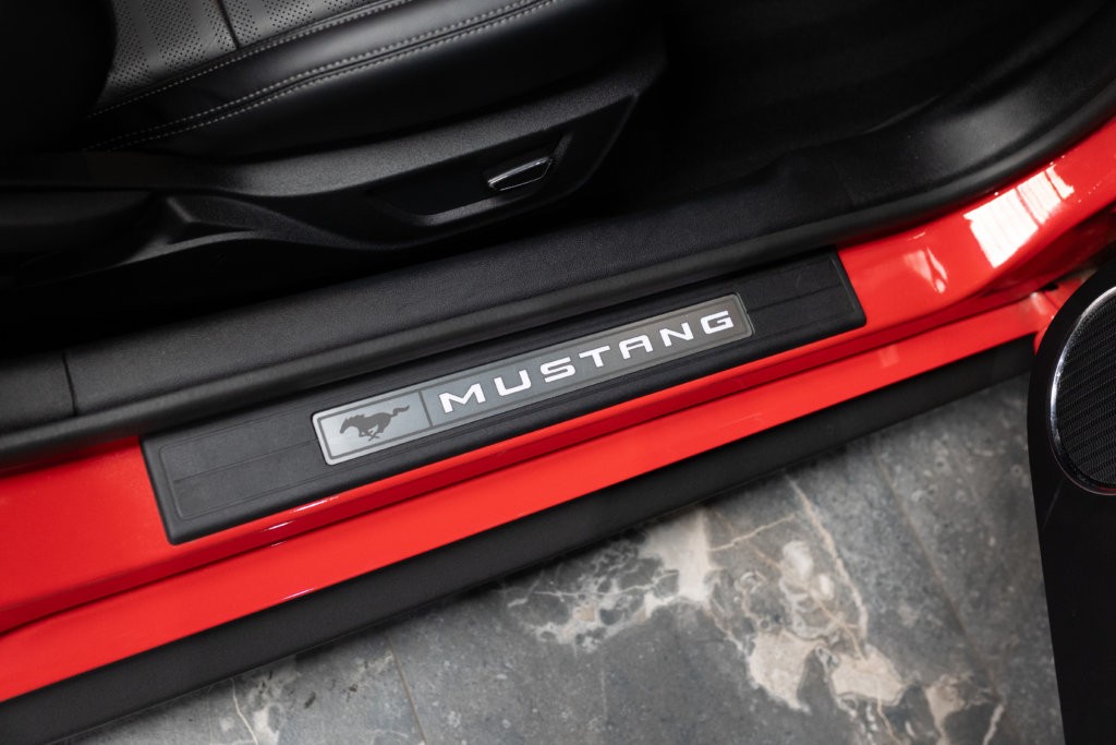 Mustang Rougre Cab Sync 2 Meca Interieur 9