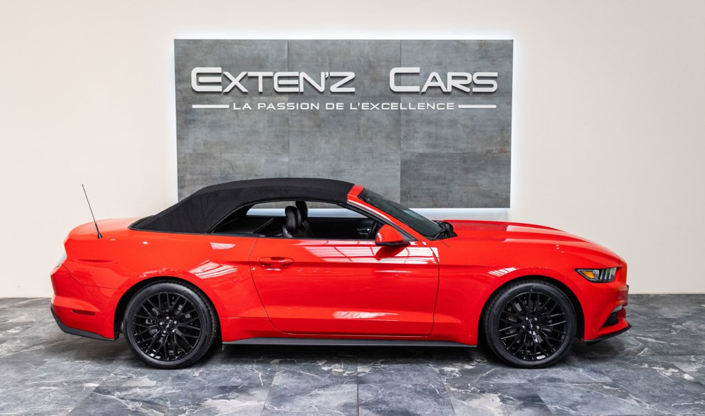 Mustang Rougre Cab Sync 2 Meca lateral capot