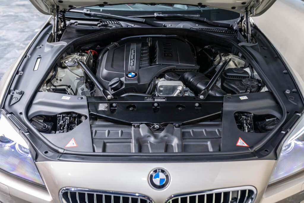 640i Cab Champagne Moteur 2