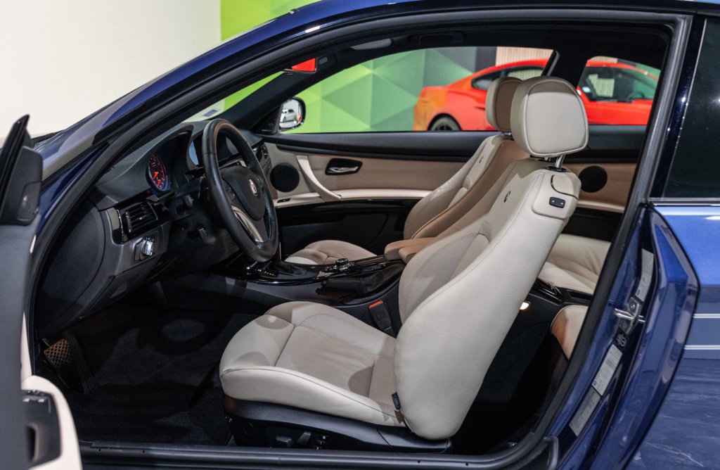 Alpina B3S Bi Turbo Bleu Interieur