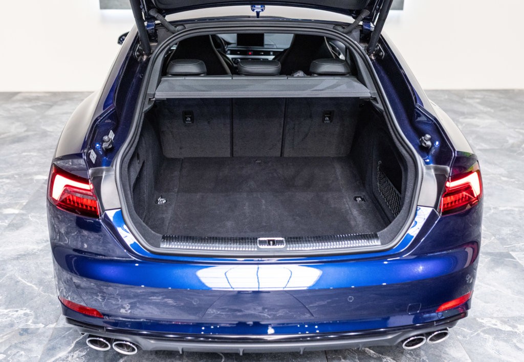 Audi S5 Berline Bleu Coffre