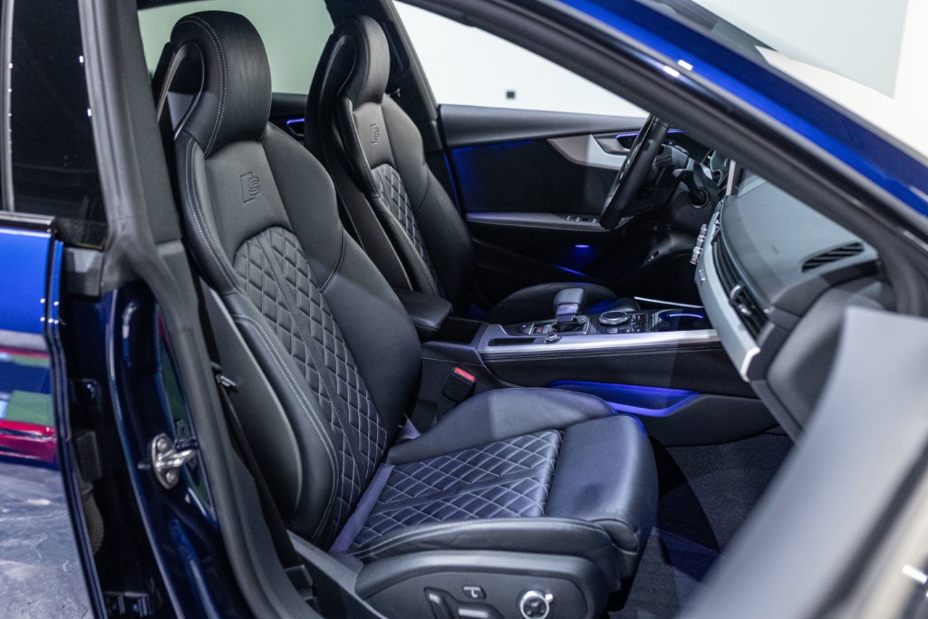 Audi S5 Berline Bleu Interieur 10